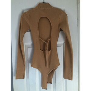 NWOT Lulus Long Sleeve Ribbed Bodysuit w Cut-Out Open Back, Thong, Size Small